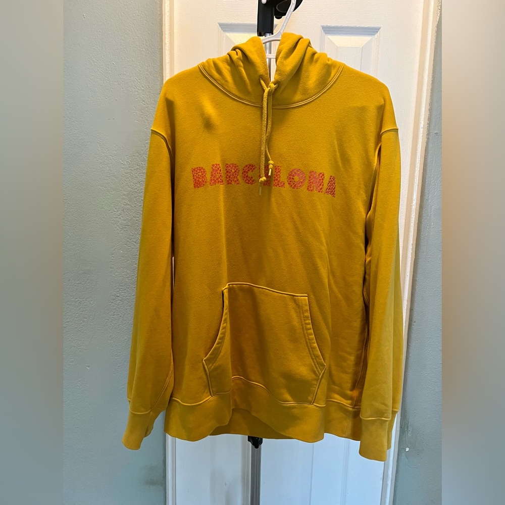 UT Barcelona mustard hoody XL